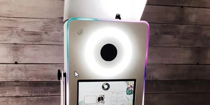 Parádní fotokoutek na jakoukoli akci: pronájem vč. obsluhy, rekvizit a fotek