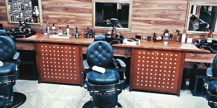 Úprava vousů i klasický střih v Barber Deluxe: mytí, masáž obličeje i opálení chloupků