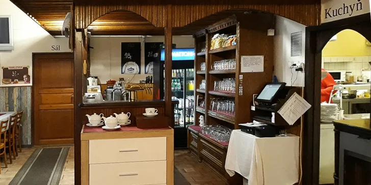Masové prkno pro 2 nebo 4 osoby: příloha, hořčice, křen, pivo i pečivo