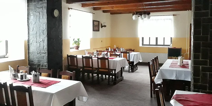 Masové prkno pro 2 nebo 4 osoby: příloha, hořčice, křen, pivo i pečivo