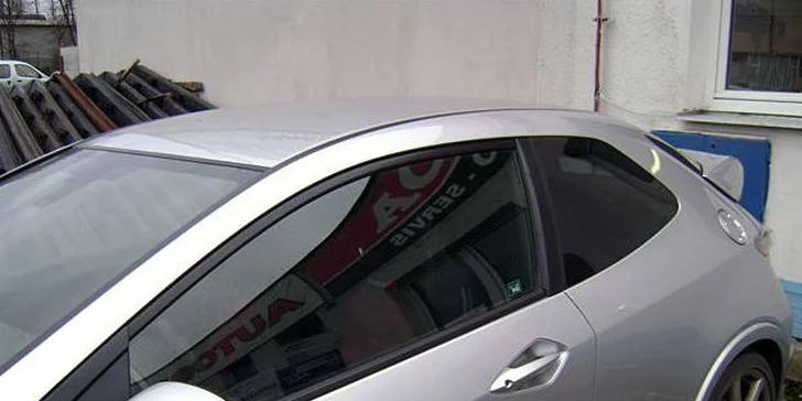 Tónování autoskel kvalitní fólií Llumar
