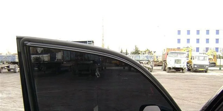 Tónování autoskel kvalitní fólií Llumar