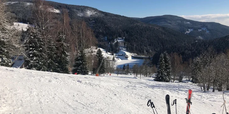 Ani do okolitých lyžiarskych stredísk to nebudete mať ďaleko.