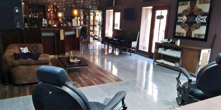 Úprava vousů i klasický střih v Barber Deluxe: mytí, masáž obličeje i opálení chloupků