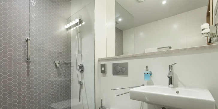 Ubytování a snídaně v hotelu pár kroků od O2 areny: 3 různé pokoje, 1–7 nocí, až 4 osoby