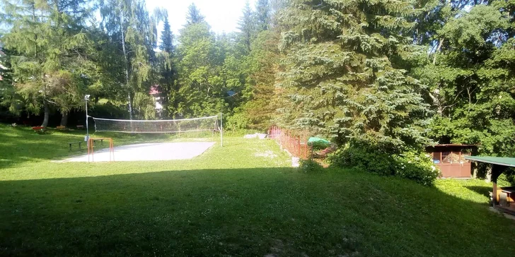 Dovolená pro milovníky turistiky v Krkonoších: jednoduché ubytování s polopenzí a bazénem