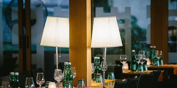 4* pobyt v historickém centru Prahy se snídaní i romantickým menu v restauraci u Karlova mostu