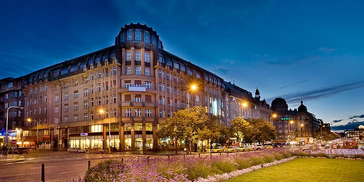 Pobyt přímo v centru dění: 4* hotel na Václavském nám. se snídaní, okružní jízdou i grilováním