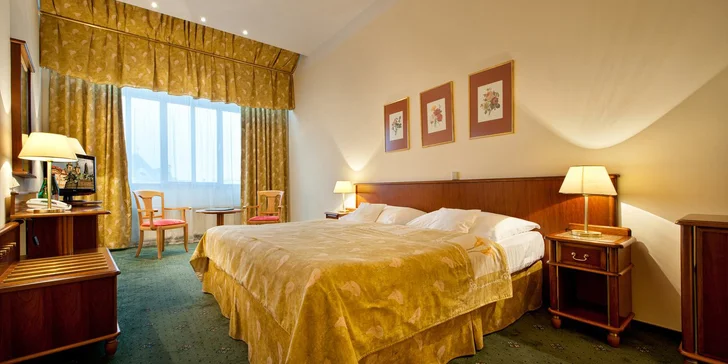 Pobyt přímo v centru dění: 4* hotel na Václavském nám. se snídaní, okružní jízdou i grilováním