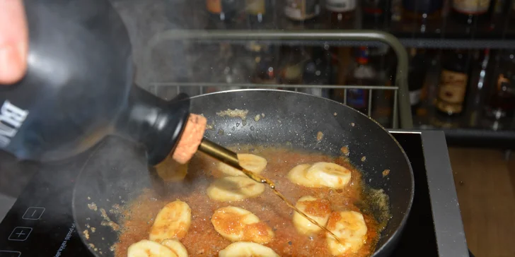 Nevšední zážitek: flambovaný ananas nebo banán a k tomu káva Tonino Lamborghini