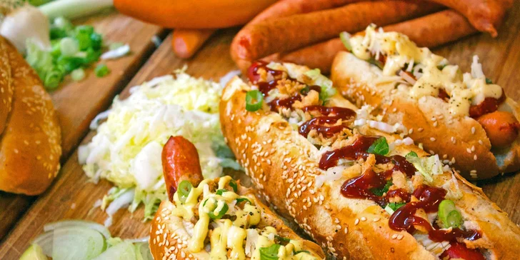 Hot dog podle výběru, hranolky a omáčka pro jednoho či dva na Dejvické