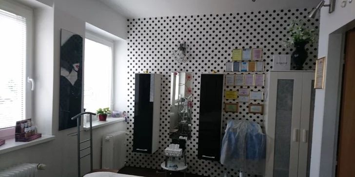 2hodinový balíček péče o pleť s kyselinou hyaluronovou i liftingovou masáží
