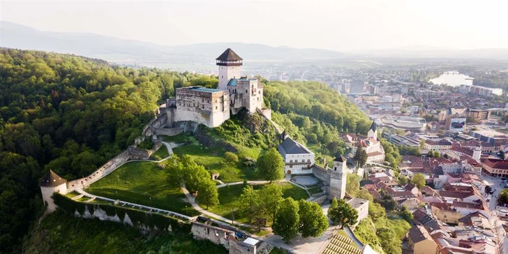 Do Trenčína a za Čachtickou paní: jednodenní výlet busem, termín v týdnu i o víkendu