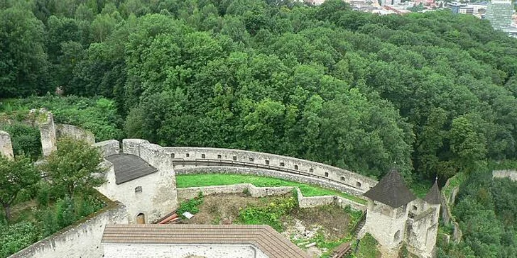 Do Trenčína a za Čachtickou paní: jednodenní výlet busem, termín v týdnu i o víkendu