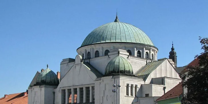 Do Trenčína a za Čachtickou paní: jednodenní výlet busem, termín v týdnu i o víkendu
