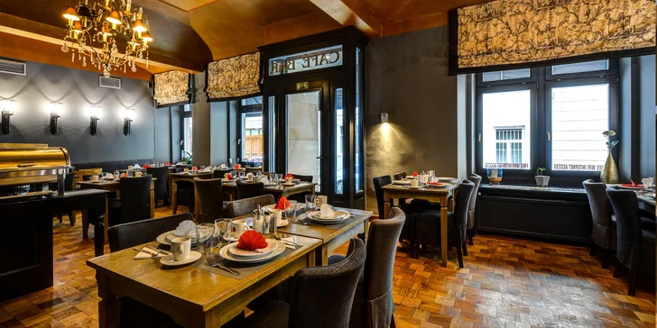 4* pobyt v historickém centru Prahy se snídaní i romantickým menu v restauraci u Karlova mostu