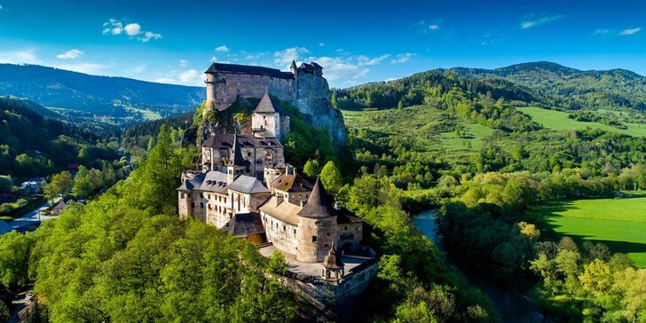 Busem za krásami Slovenska: obrovský komplex Oravského hradu, tradiční skanzen i lesní železnice
