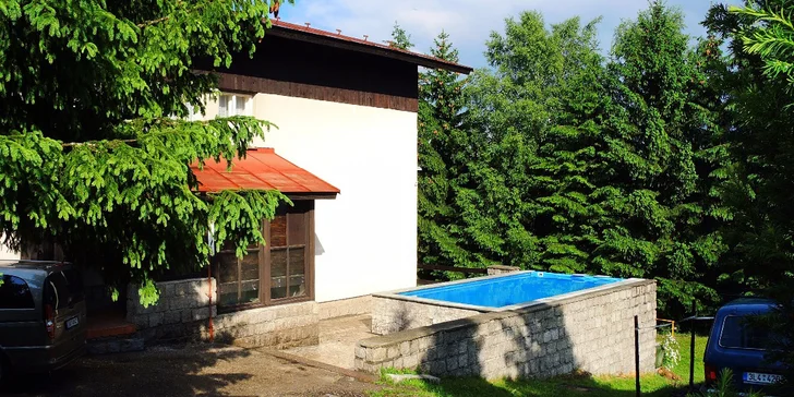 Dovolená pro milovníky turistiky v Krkonoších: jednoduché ubytování s polopenzí a bazénem
