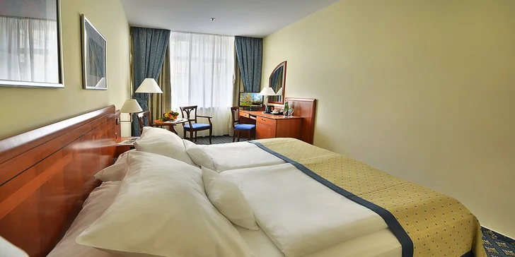 Pobyt ve 4* hotelu na Václavském nám.: snídaně i večeře a okružní jízda