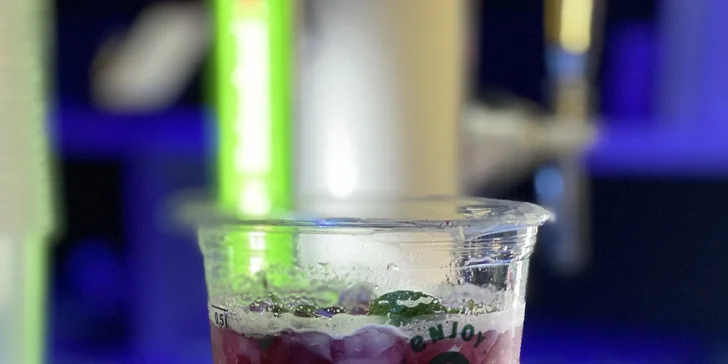 Vyzvedněte si drinky dle vlastního výběru na Stodolní ulici nebo si k nim dejte i nachos