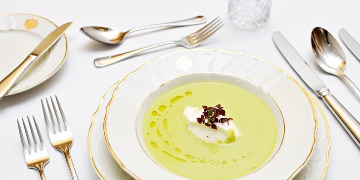 5* degustační menu pro dva v Grandhotelu Bohemia: grilovaná šunka, jarní kuřátko i flambovaná palačinka