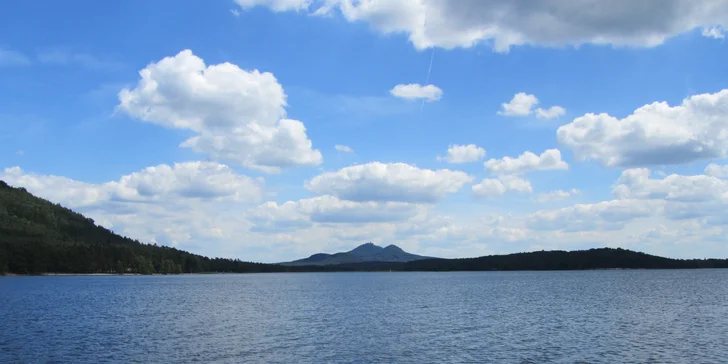 Za koupáním, zvířátky i poznáním: jednodenní výlet do zooparku Berousek a na Máchovo jezero