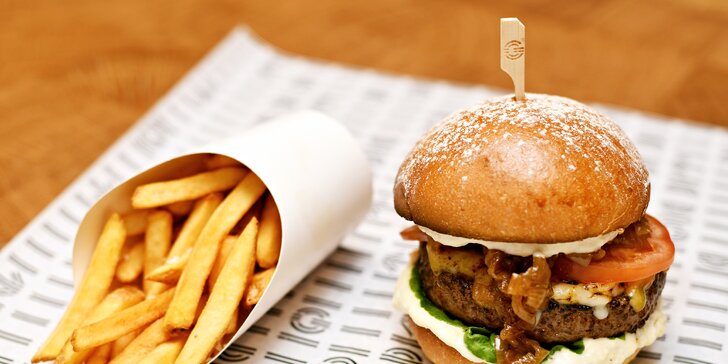 Burger od vítěze Burgermánie 2019: domácí bulka, maso Black Angus a hranolky pro 1 i 2 osoby