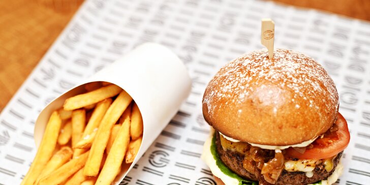 Burger od vítěze Burgermánie 2019: domácí bulka, maso Black Angus a hranolky pro 1 i 2 osoby