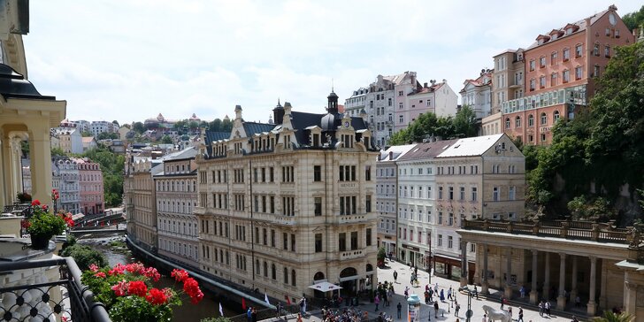 Pobyt v Karlových Varech: hotel u kolonády, wellness, léčebné procedury a polopenze