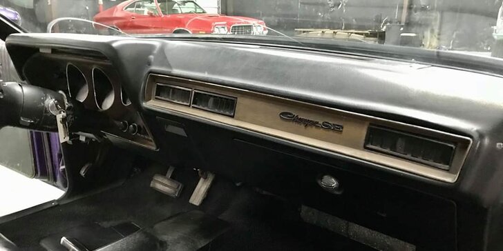 Superjízda v raritní americké klasice: nablýskaný Dodge Charger z roku 1973