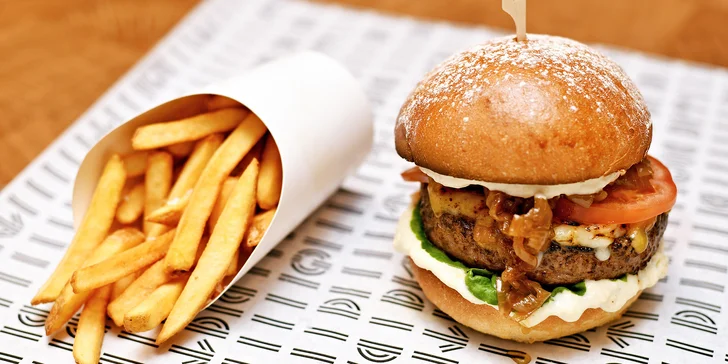 Burger od vítěze Burgermánie 2019: domácí bulka, maso Black Angus a hranolky pro 1 i 2 osoby