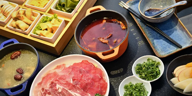 Bašta vařená přímo před očima: čínský hot pot s masem, zeleninou a houbami ve Slovanském domě