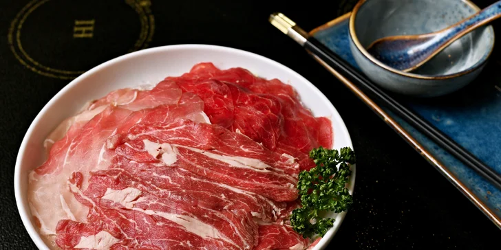 Bašta vařená přímo před očima: čínský hot pot s masem, zeleninou a houbami ve Slovanském domě