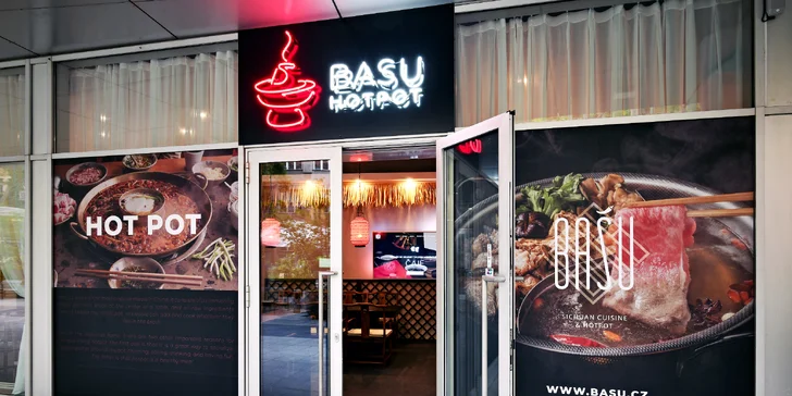 Bašta vařená přímo před očima: čínský hot pot s masem, zeleninou a houbami ve Slovanském domě