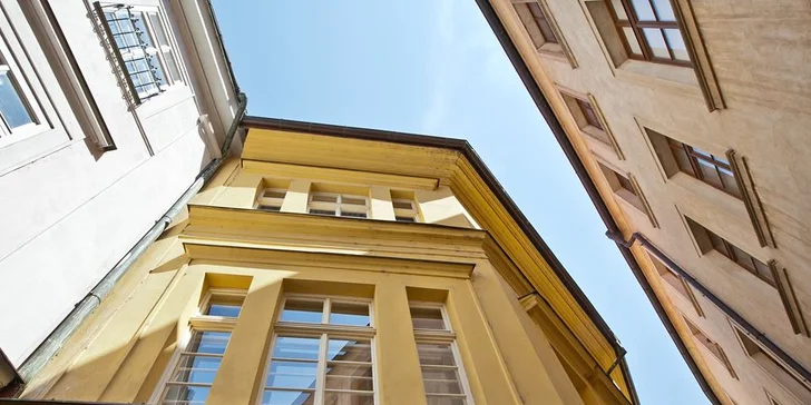 Romantický pobyt v srdci Prahy: elegantní apartmán se snídaní a kreditem na večeři