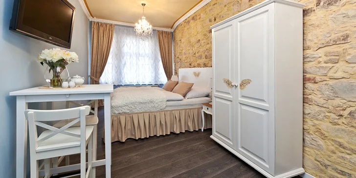Romantický pobyt v srdci Prahy: elegantní apartmán se snídaní a kreditem na večeři