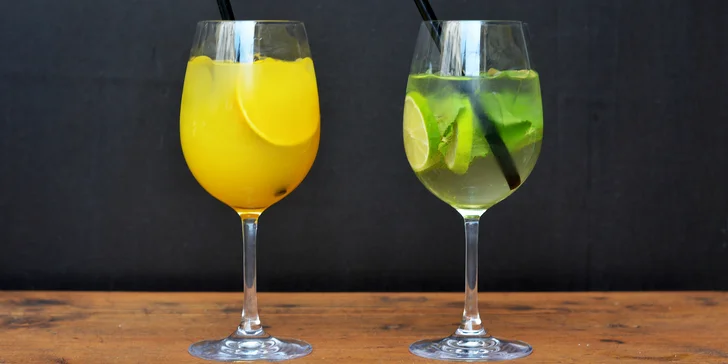 Dva letní drinky na krásné zahrádce na Starém Městě: Hugo Spritz, Mimosa, Aperol Spritz nebo Strawberry Rossini