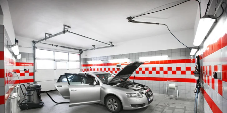Servis klimatizace včetně doplnění chladiva: likvidace vlhkosti, kontrola těsnosti, nový olej