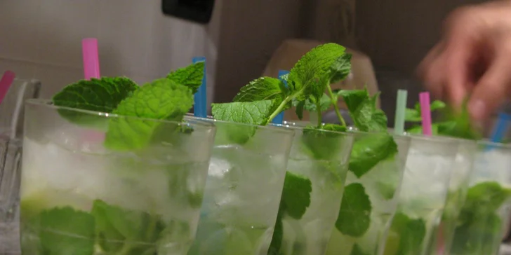 1 hod. bowlingu až pro 8 hráčů a 4 alkoholické drinky podle výběru