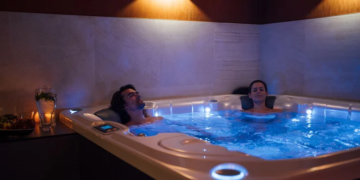 Uvolněte se: privátní vířivka, sauna, masáž i občerstvení pro 2 osoby