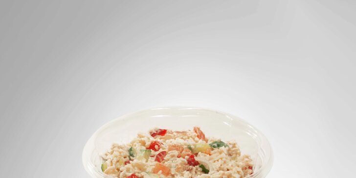 Zdravé a lehké jídlo: rýže s kuřetem i vege nebo francouzský či Caesar salát, pomerančový fresh k obojímu