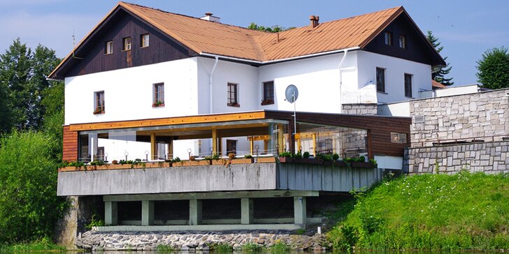 V páru či s rodinou k Těrlické přehradě na Moravě: pobyt s polopenzí v nejstarší krčmě v ČR