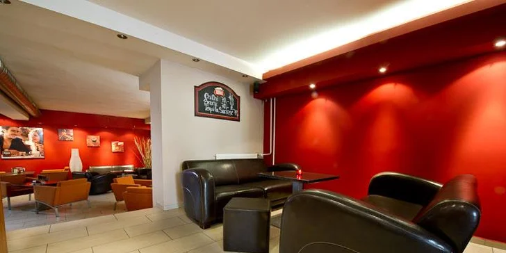 Sladké posezení v Bum Bum Cafe - medovník a káva dle výběru pro dva