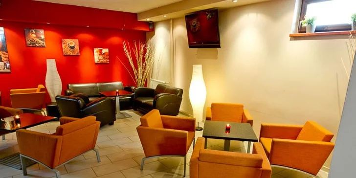 Sladké posezení v Bum Bum Cafe - medovník a káva dle výběru pro dva