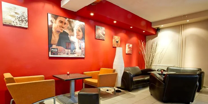 Sladké posezení v Bum Bum Cafe - medovník a káva dle výběru pro dva