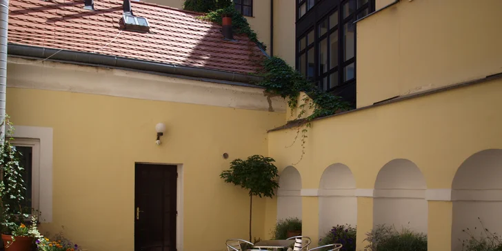 Pobyt na Starém Městě: příjemný hotel, bohaté snídaně a procházky