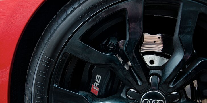 Šlápněte na to: 30 nebo 60min. jízda v ďábelské Audi R8 vč. paliva