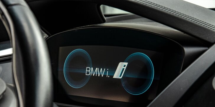 Jízda v milionovém bouráku: futuristický vůz BMW i8 Frozen Black Edition, půjčení v Šenově