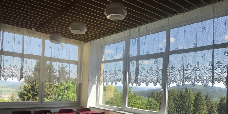 Relax v čisté přírodě Bílých Karpatech: horský hotel s bazénem, polopenze i procedury