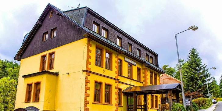 Penzion pod Černou horou: snídaně, bazén i vířivka a sauna, dětské hřiště, půjčení kol